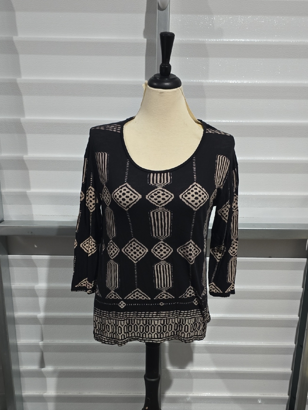 Lucky Brand Black Scoop Neck Top with Cream Geometric Print Size Medium